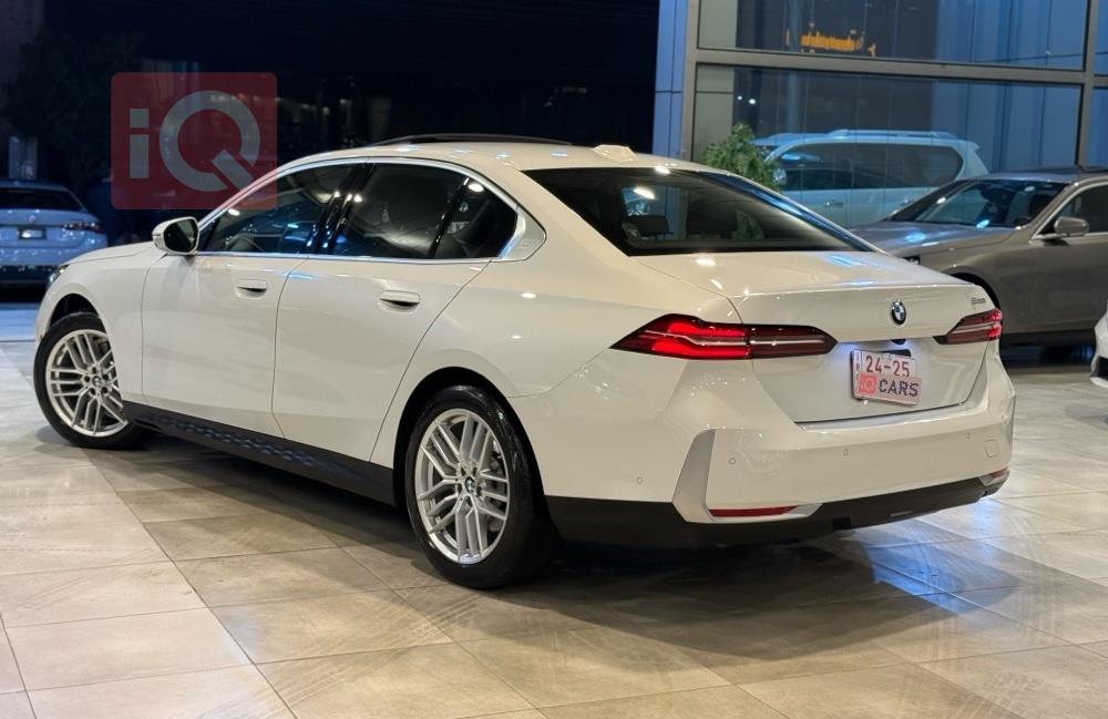 بی ئێم دەبڵیو سیریەس 5